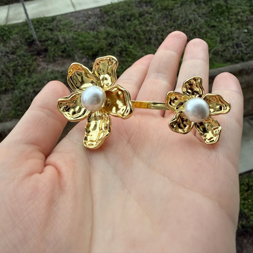 Gold Flower Joint Multi-finger Ring Pearl Design - Picture 3 of 7
